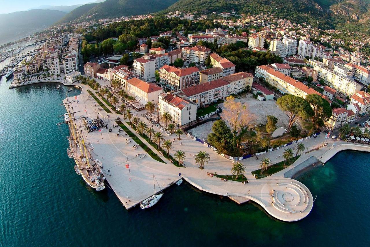 Room Next To Porto Montenegro Tivat Eksteriør billede